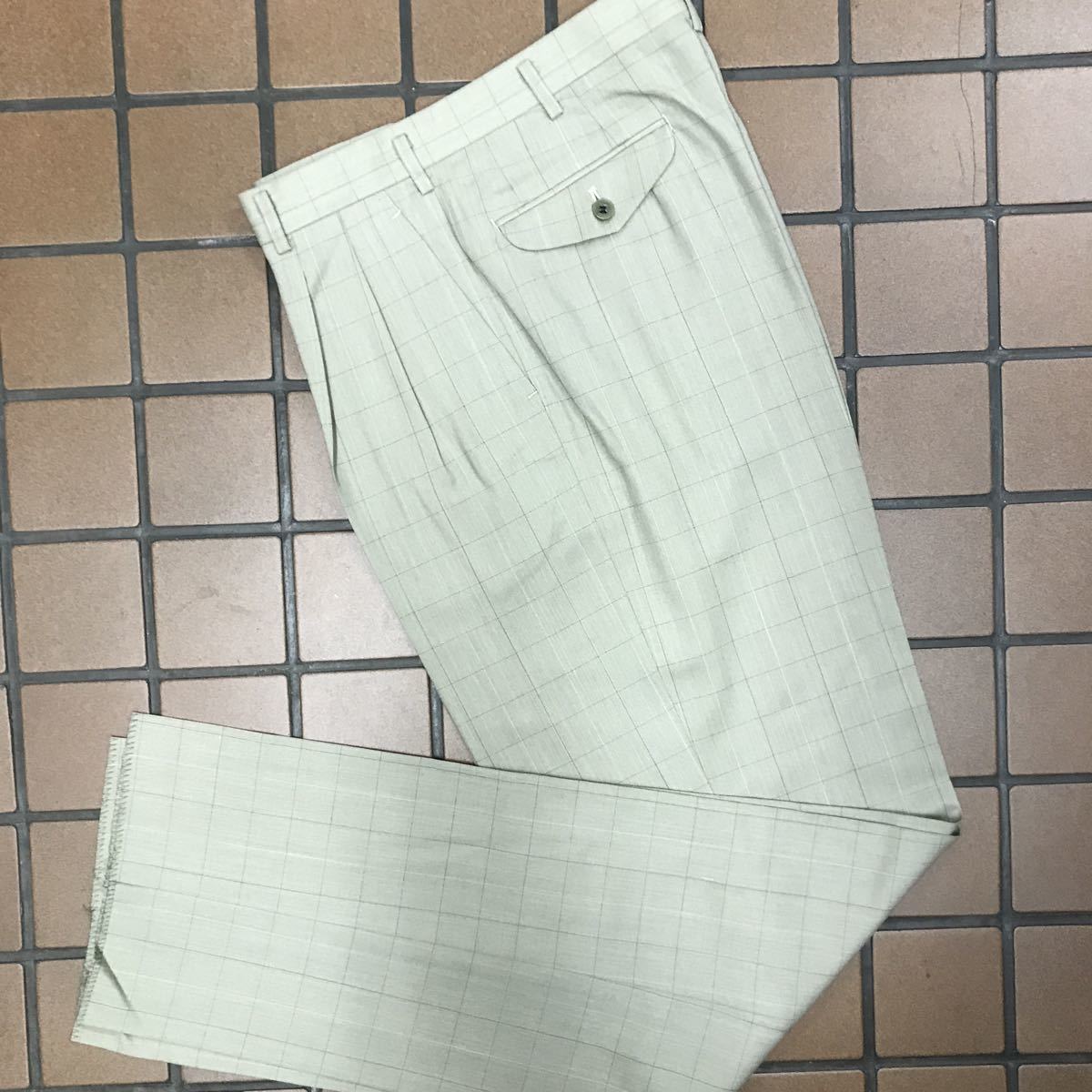 超安い】 新品59,000円タグ付き 高級Manzoni2つボタンスーツ