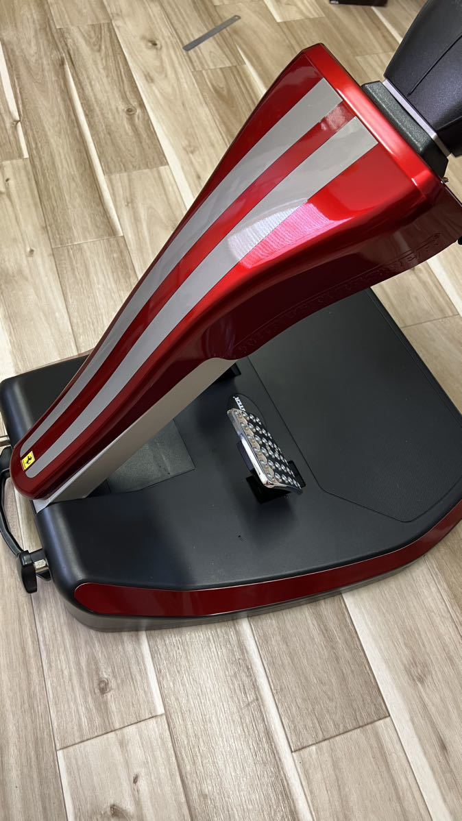Thrustmaster Ferrari GT Cockpit 430 ステアリング ホイール Thrustmaster Ferrari GT Cockpit 430 ステアリング ホイール