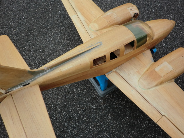 丸鷹 ビーチバロン 双発機 引込脚付 ジャンク品