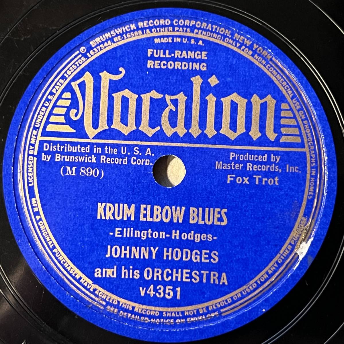 JOHNNY HODGES AND HIS ORCH. VOCALION There*s Something About An Old Love/ Drum Elbow Blues