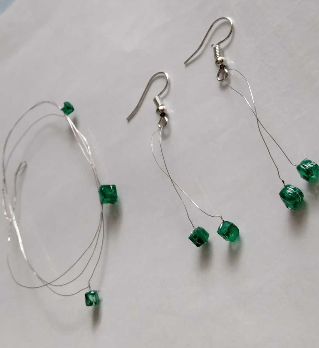  emerald green. earrings . bracele. set 