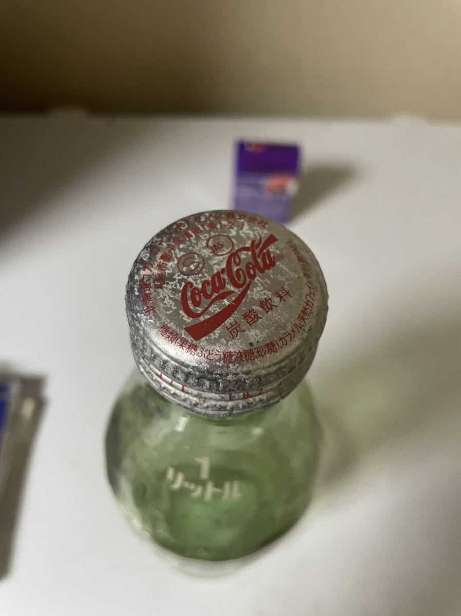 コカ・コーラ 昭和レトロ 瓶 アンティーク Coca-Cola 1リットル　蓋付き　状態良し　札幌手渡し可能　ビンテージ_画像3