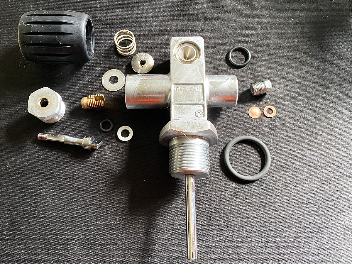 12L tanker 2 pcs set 23 year 2 month enduring pressure inspection * valve(bulb) OH settled [18374][44052]