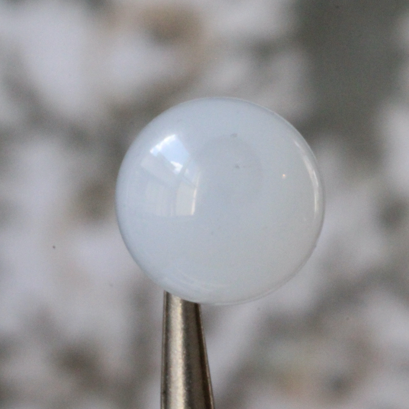 即決 乳白色 ボール型 ガラスボタン 1個 φ8mm 丸ガラス ヴィンテージ 制作 素材 ハンドメイドに アクセサリーに フランス買い付け_画像5