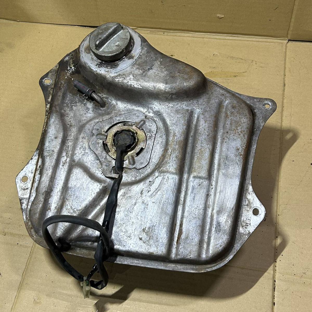 af34.35ディオの燃料タンク (ライブディオZX前期 AF35-1420xxx af34.35ディオの燃料タンク (ライブディオZX前期 AF35-1420xxx