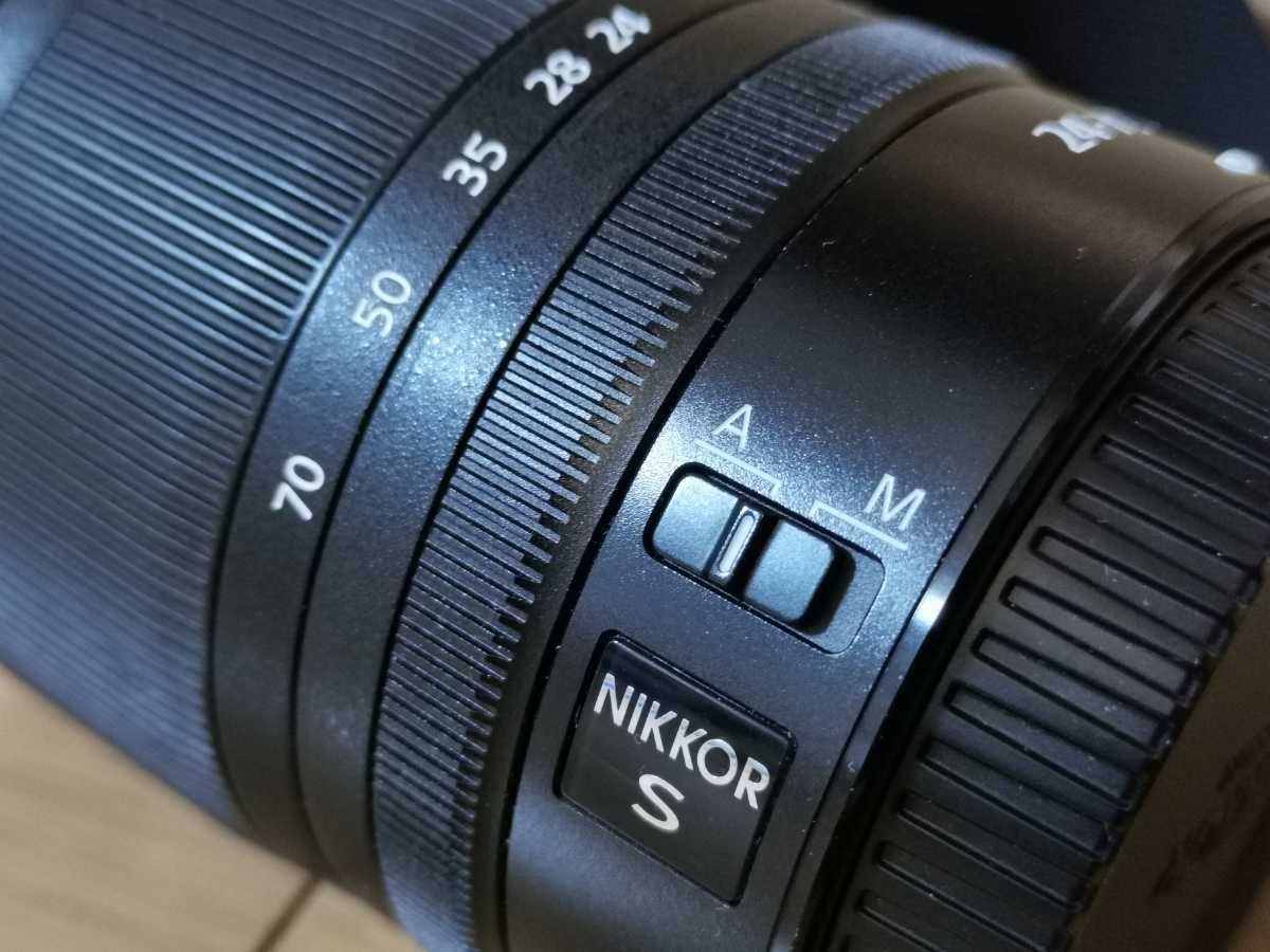 美品 ニコンNikon Zマウント フルサイズ対応標準ズームレンズ NIKKOR Z 24-70mm f/4 Sライン 専用フード付き