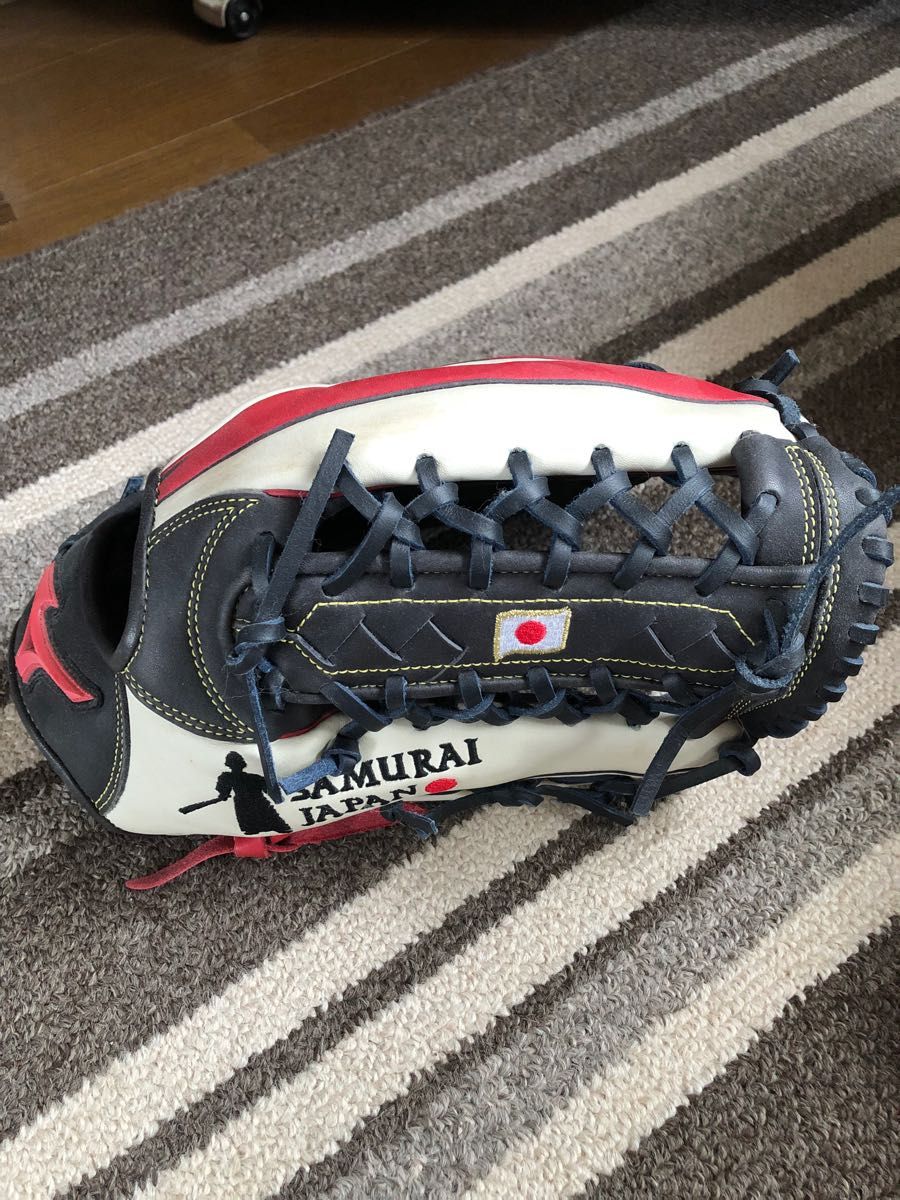 WBC 2連覇 記念グローブ | iins.org