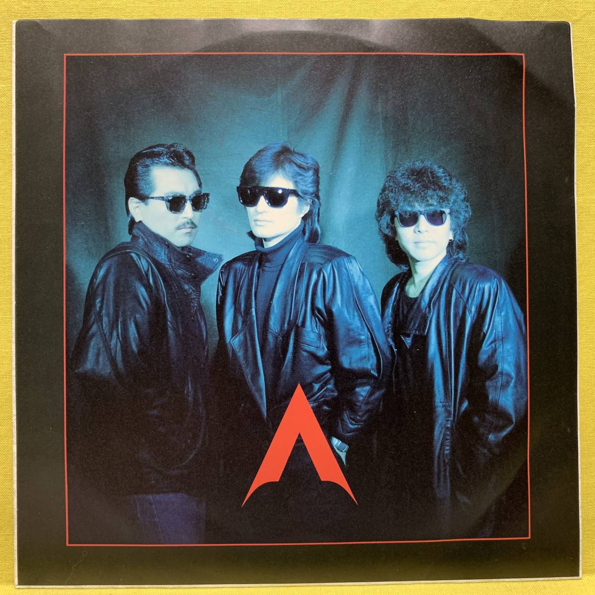 EP■アルフィー■WEEKEND SHUFFLE 華やかな週末/見つめていたい■'88■即決■レコード■THE ALFEE_画像2