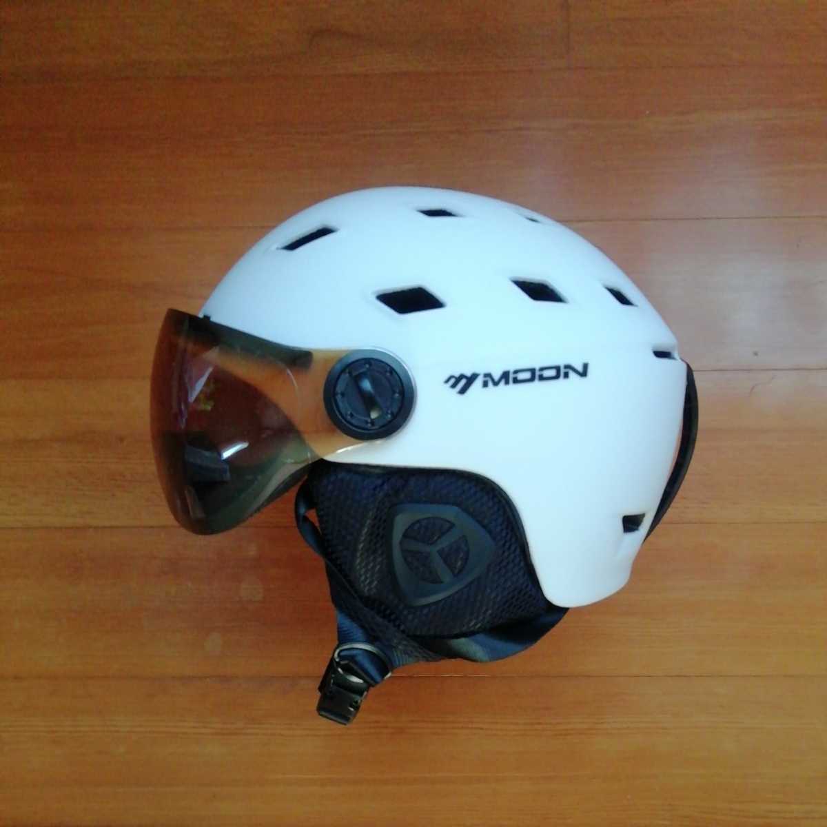 新品未使用 バイザー ヘルメット サイズ M（55cm～58cm）カラー マットホワイト スノーボードヘルメット スキーヘルメット ゴーグル _画像4