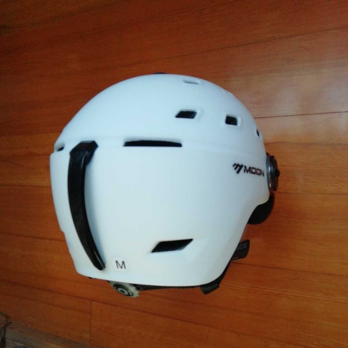 新品未使用 バイザー ヘルメット サイズ M（55cm～58cm）カラー マットホワイト スノーボードヘルメット スキーヘルメット ゴーグル _画像7