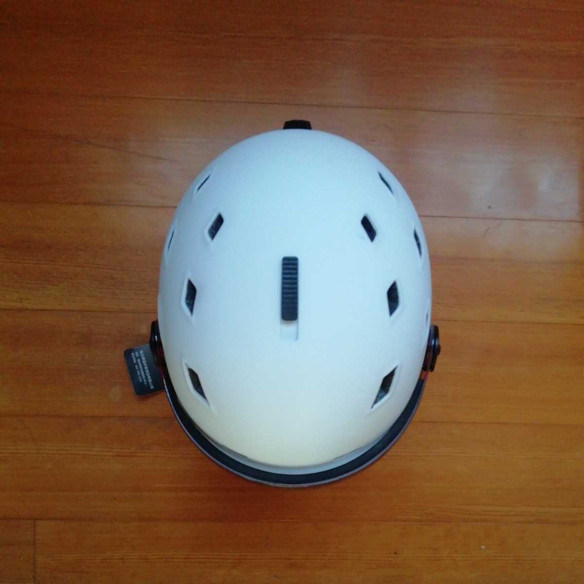 新品未使用 バイザー ヘルメット サイズ M（55cm～58cm）カラー マットホワイト スノーボードヘルメット スキーヘルメット ゴーグル _画像9