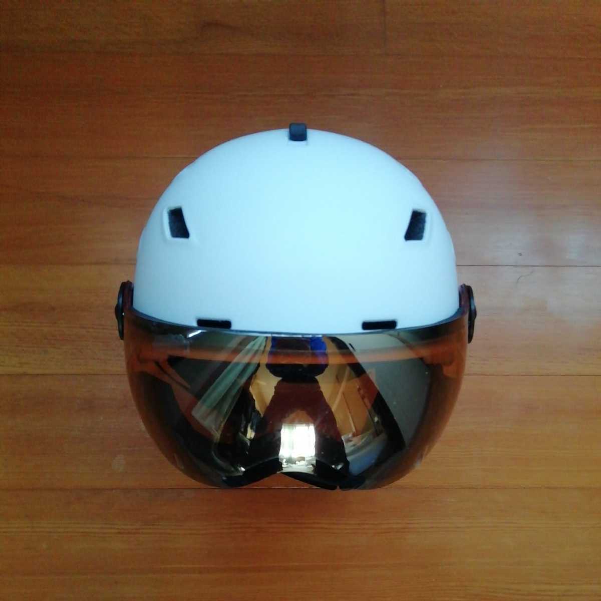 新品未使用 バイザー ヘルメット サイズ M（55cm～58cm）カラー マットホワイト スノーボードヘルメット スキーヘルメット ゴーグル