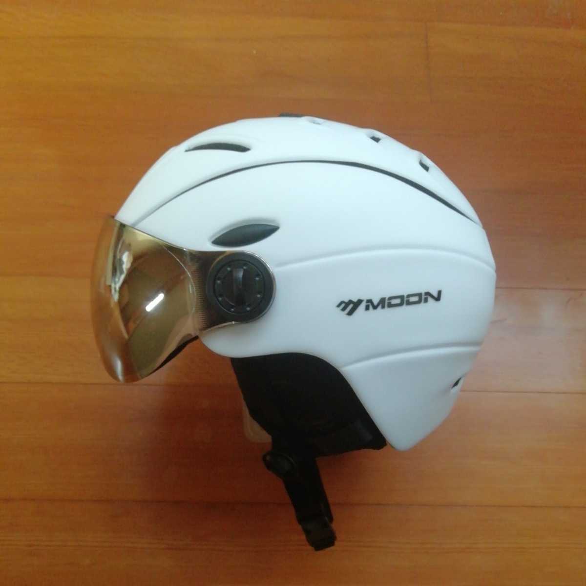 新品未使用 バイザー ヘルメット サイズ M（55cm～58cm）カラー マットホワイト スノーボードヘルメット スキーヘルメット ゴーグル _画像4