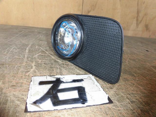 ウィッシュ CBA-ZNE10G 右フォグランプ 　純正品番81210-52051 管理番号X8899_画像4