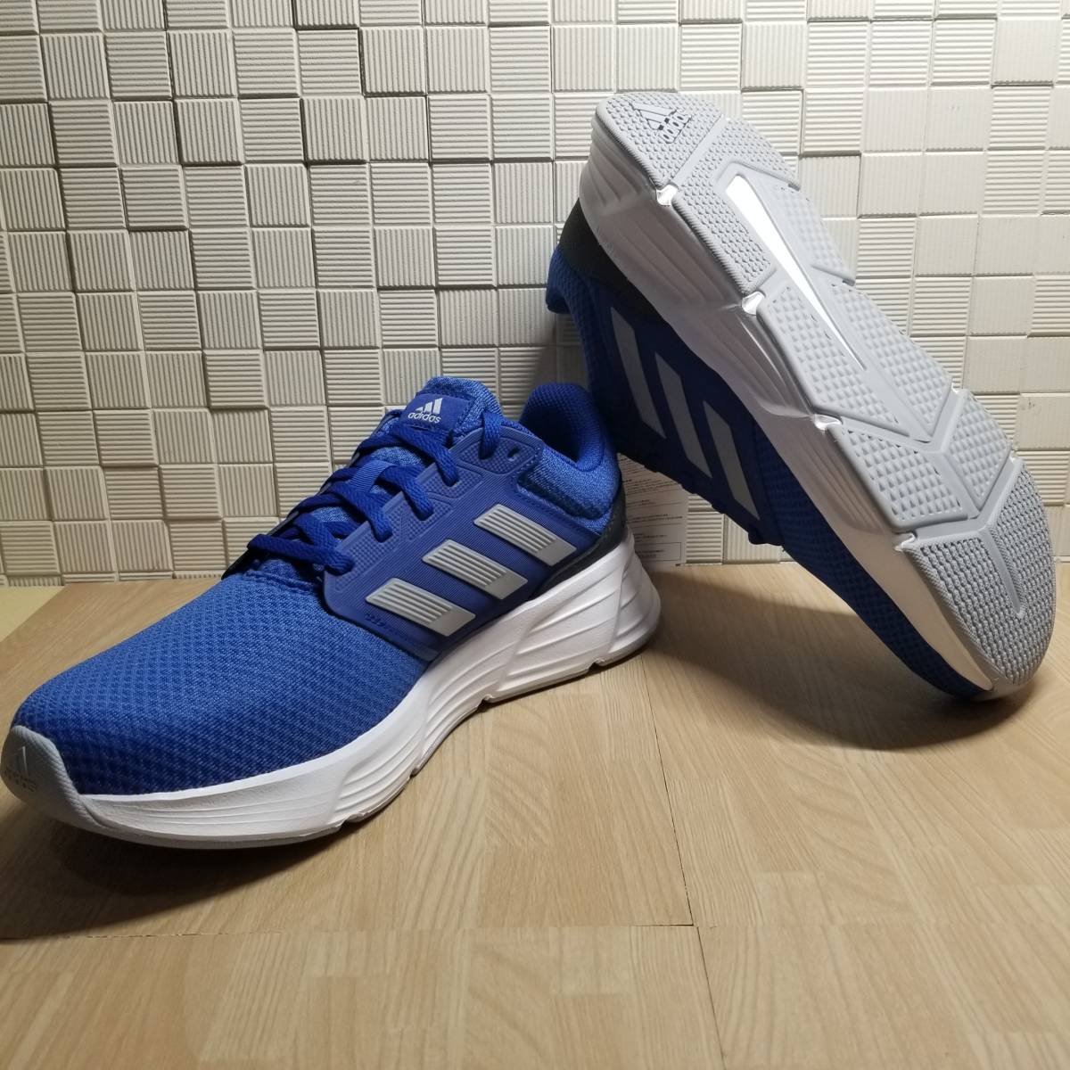 送料無料・新品未使用！！アディダス adidas ランニングシューズ スニーカー / GALAXY 6 M / 青 ブルー 27.5ｃｍ_画像5