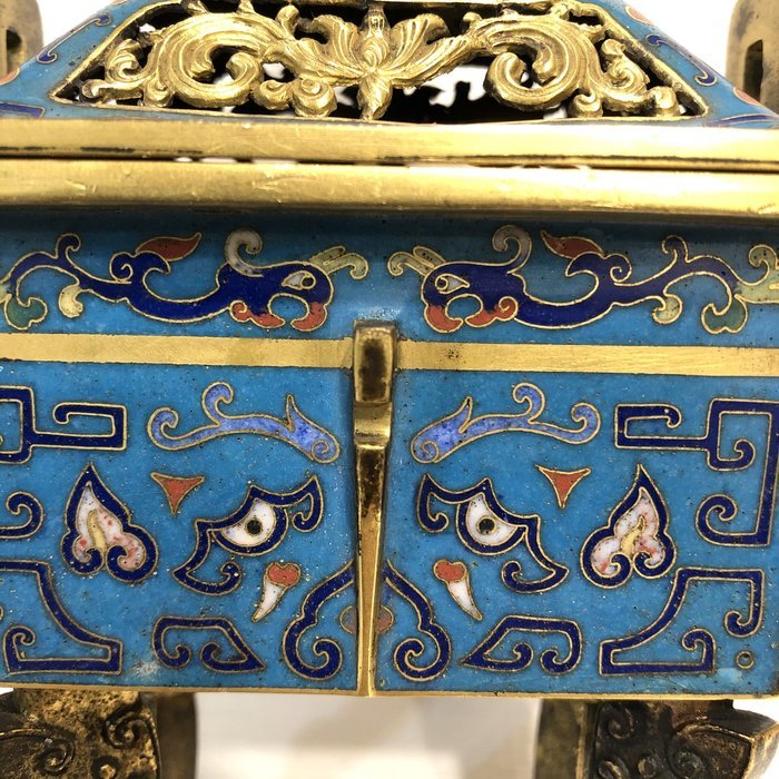 中国文物 銅器 七宝エナメル 収集家の放出品 清代 絲琺瑯 景泰藍 饕餮 