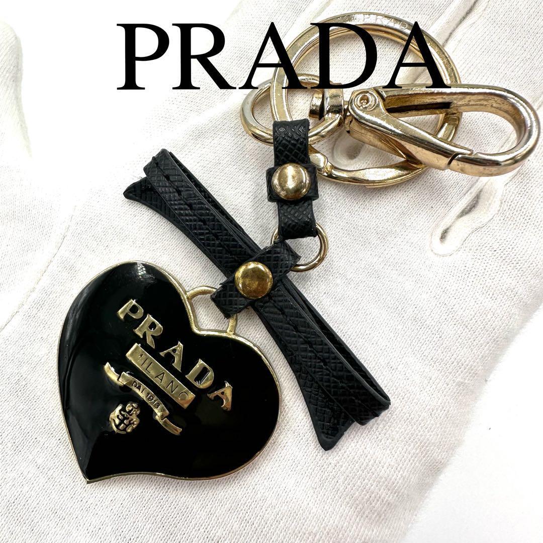 イタリア発❣️PRADA❣️完売目前❣️真っ赤なハートが可愛い❣️キー
