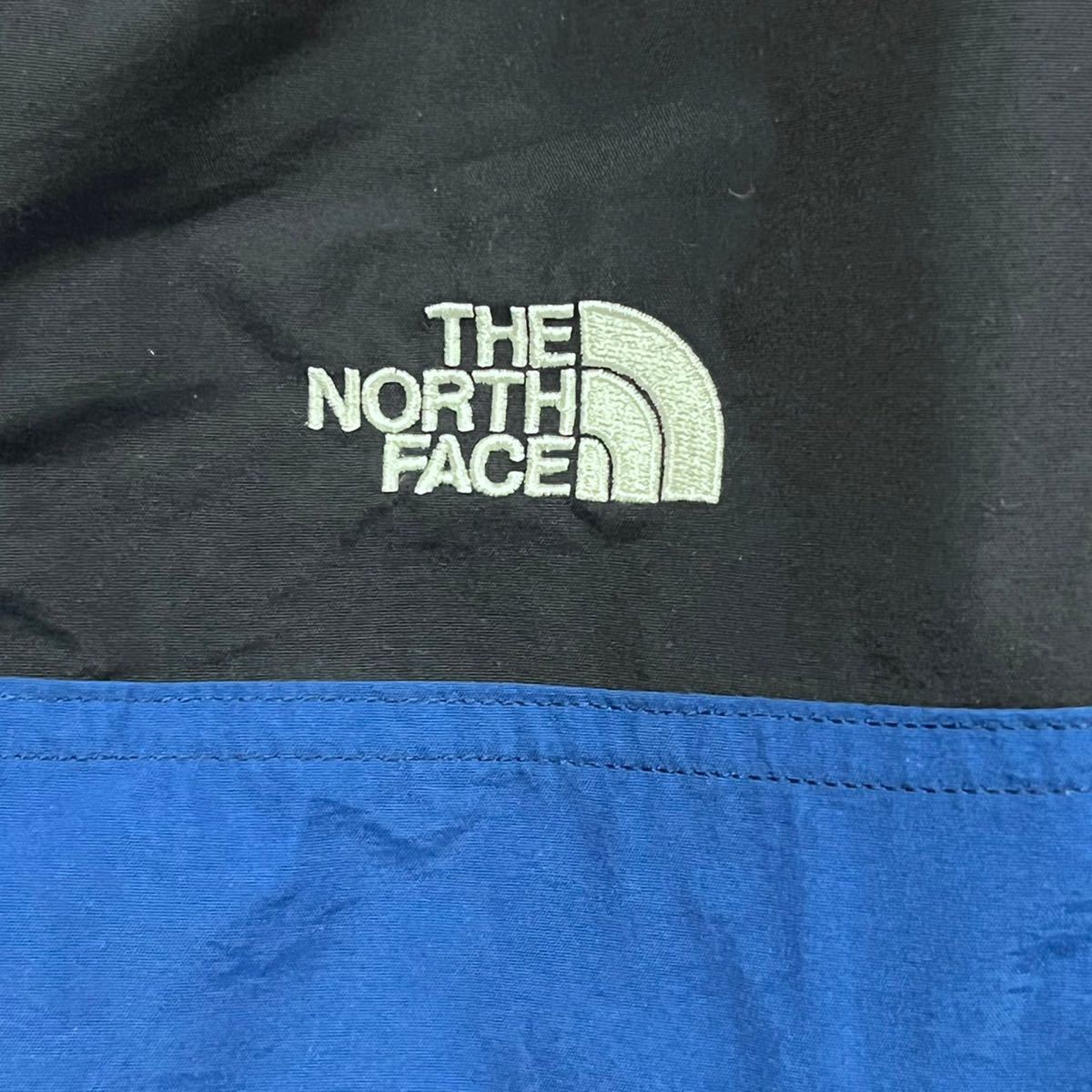 ★1円スタート ノースフェイス GREEN CYCLE NATULON premium ライトシェル ナイロンパーカ 青×黒 size 【M】ゴールドウィン north face ._画像2