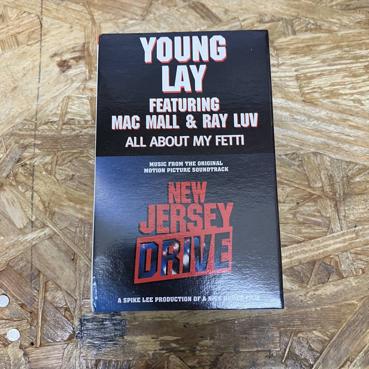 ニ HIPHOP,R&B YOUNG LAY - ALL ABOUT MY FETTI シングル TAPE 中古品_画像1