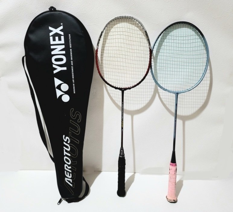 なって】 YONEX ヨネックス バドミントンラケット 2本セット