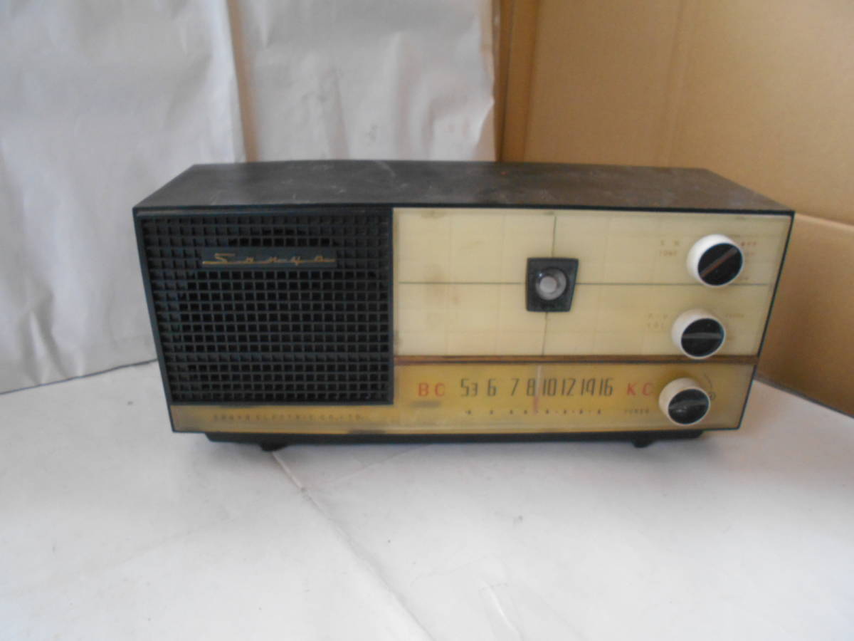 信頼 旧車　古い　サンヨー　プラスチック　ラジオ　SS-72　実動　昭和レトロ　昭和30年代　昭和40年代　アメリカン アンティーク
