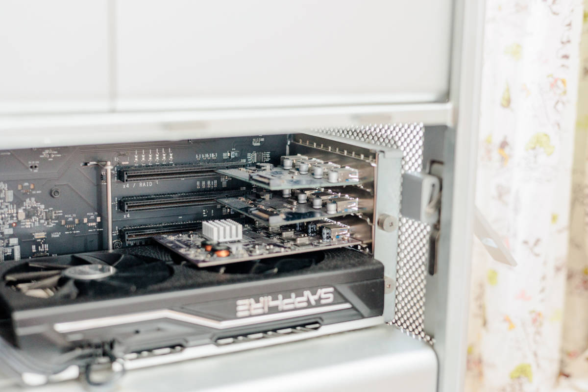 Apple Mac Pro (Mid 2010) 魔改造 3.06GHz6コアx2 メモリ48GB グラフィック Redeon RX580 8GB USB3.0 12ポート Apple Mac Pro (Mid 2010) 魔改造 3.06GHz6コアx2 メモリ48GB グラフィック Redeon RX580 8GB USB3.0 12ポート