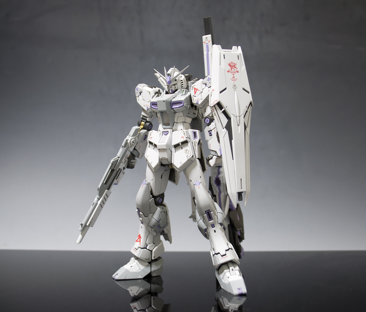1/144 RG RX-93FF νガンダム(ロールアウトカラー) 塗装済完成品 PG MG