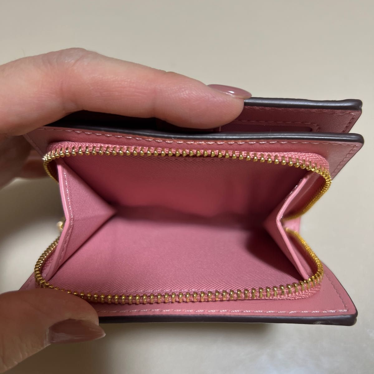 COACH 上品な可愛いピンクの2つ折財布 4