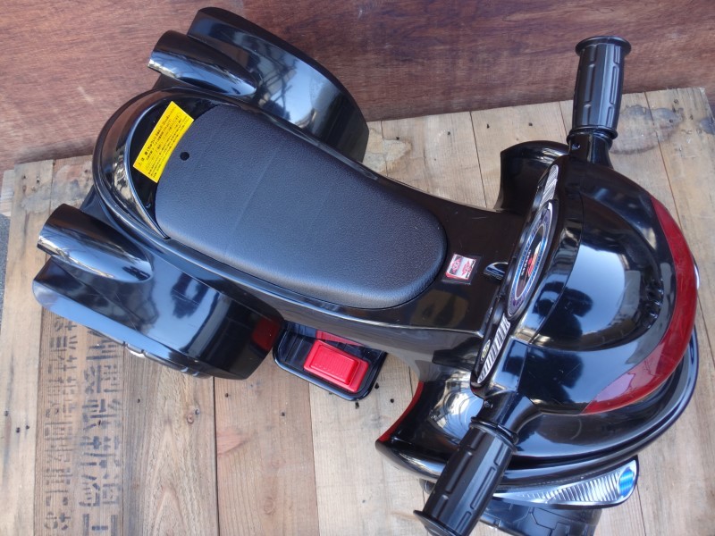 JUNK заряжающийся электрический 4 Wheel Buggy пассажирский чёрный педаль переключатель мелодия - сирена LED свет лампочка-индикатор с зарядным устройством . дефект есть отступление не делает 