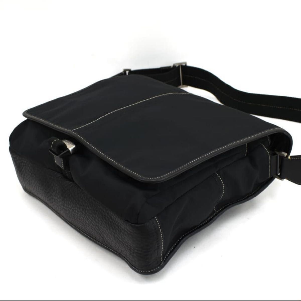 美品【COACH】コーチショルダーバッグメッセンジャー斜め掛け 美品【COACH】コーチショルダーバッグメッセンジャー斜め掛け