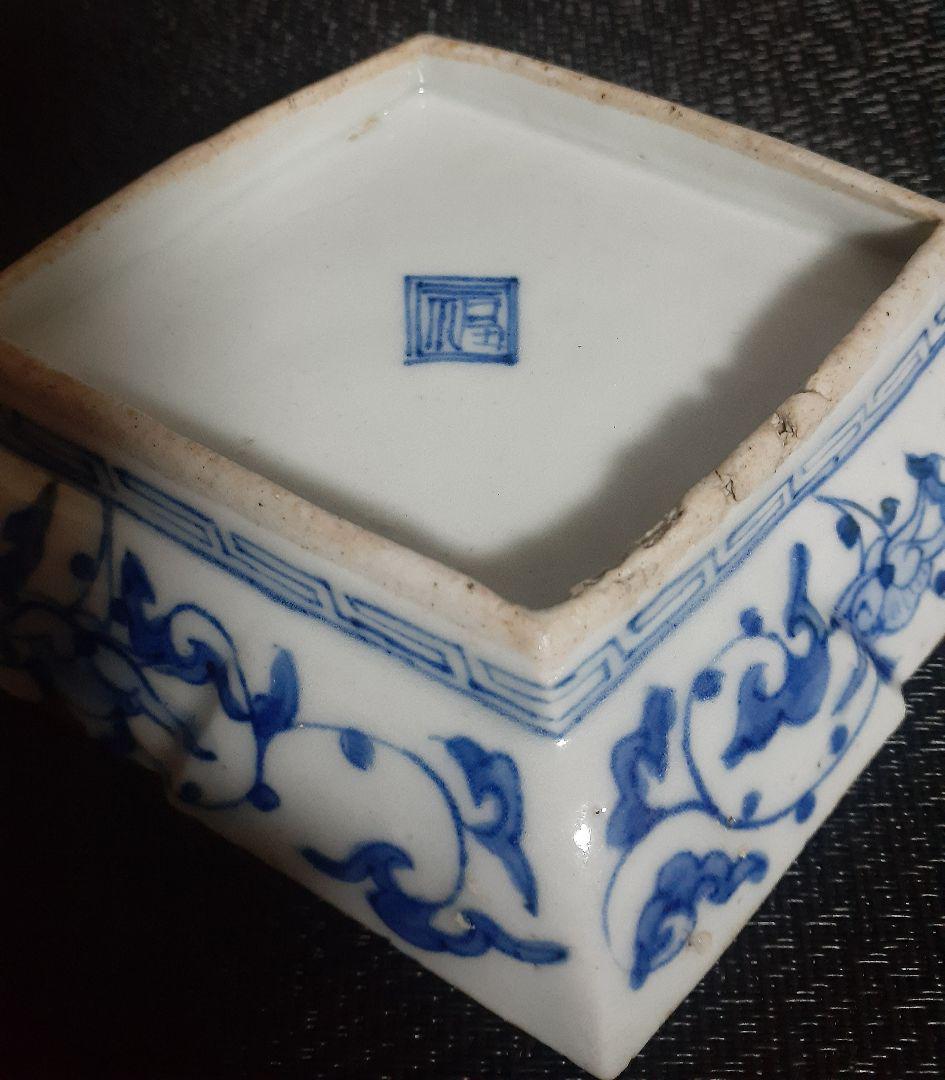 本物保証】江戸時代前期 古九谷 菱形 山水に梅花 裏染付 唐草文様 変形