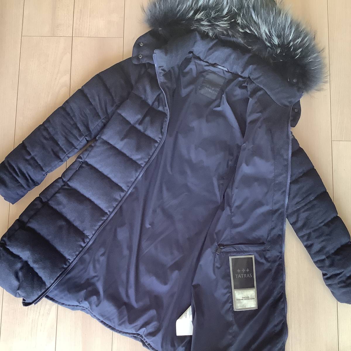 希少!大人気! LAVIANA 美品❗❗【TATRAS】ミドル丈ダウンコート TATRAS