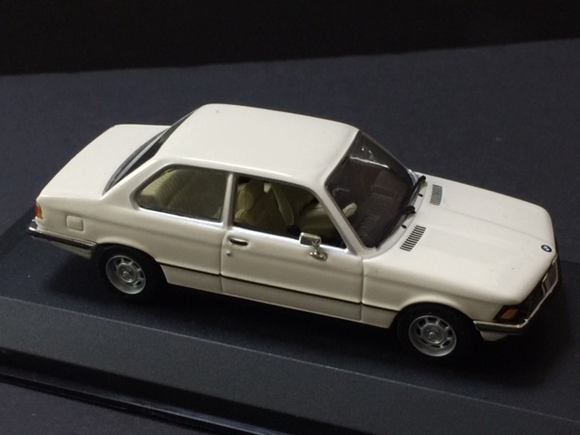 ミニカー　ミニチャンプス BMW 318 Alpinweiss　1 of 1008pcs_画像2