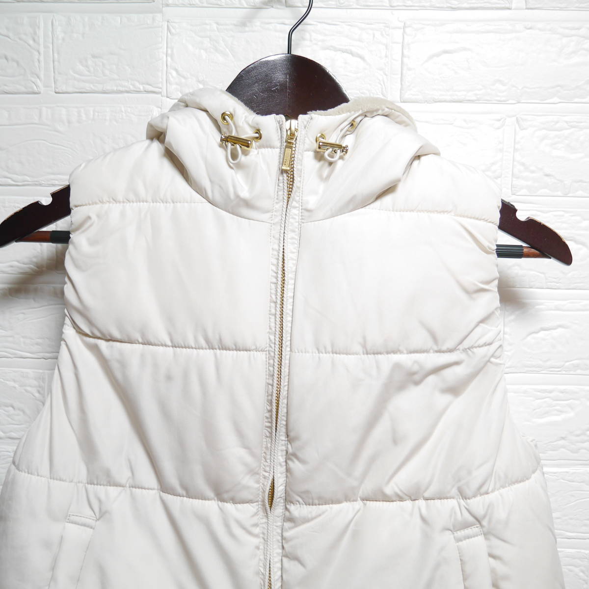 A585 * MEO |meo down vest ivory used size M