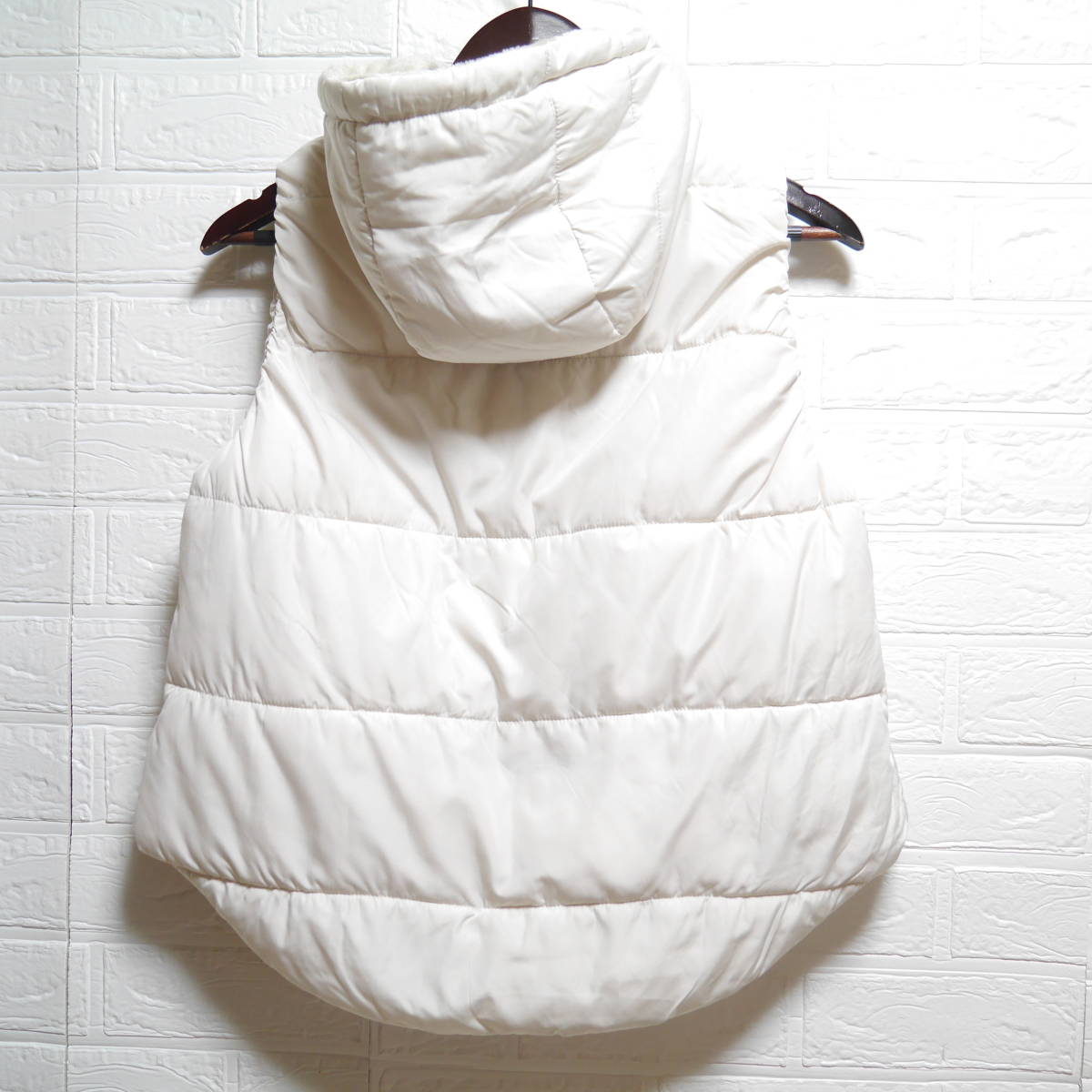 A585 * MEO |meo down vest ivory used size M