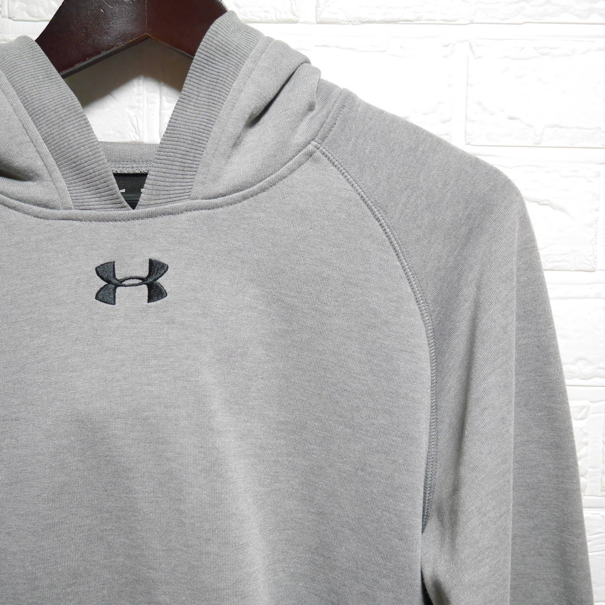 A586 ◇ UNDER ARMOUR | アンダーアーマー パーカー グレー 中古 サイズＳＭの画像5