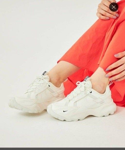 新品未使用 23.5cm NIKE TC7900スニーカー レディースファッション
