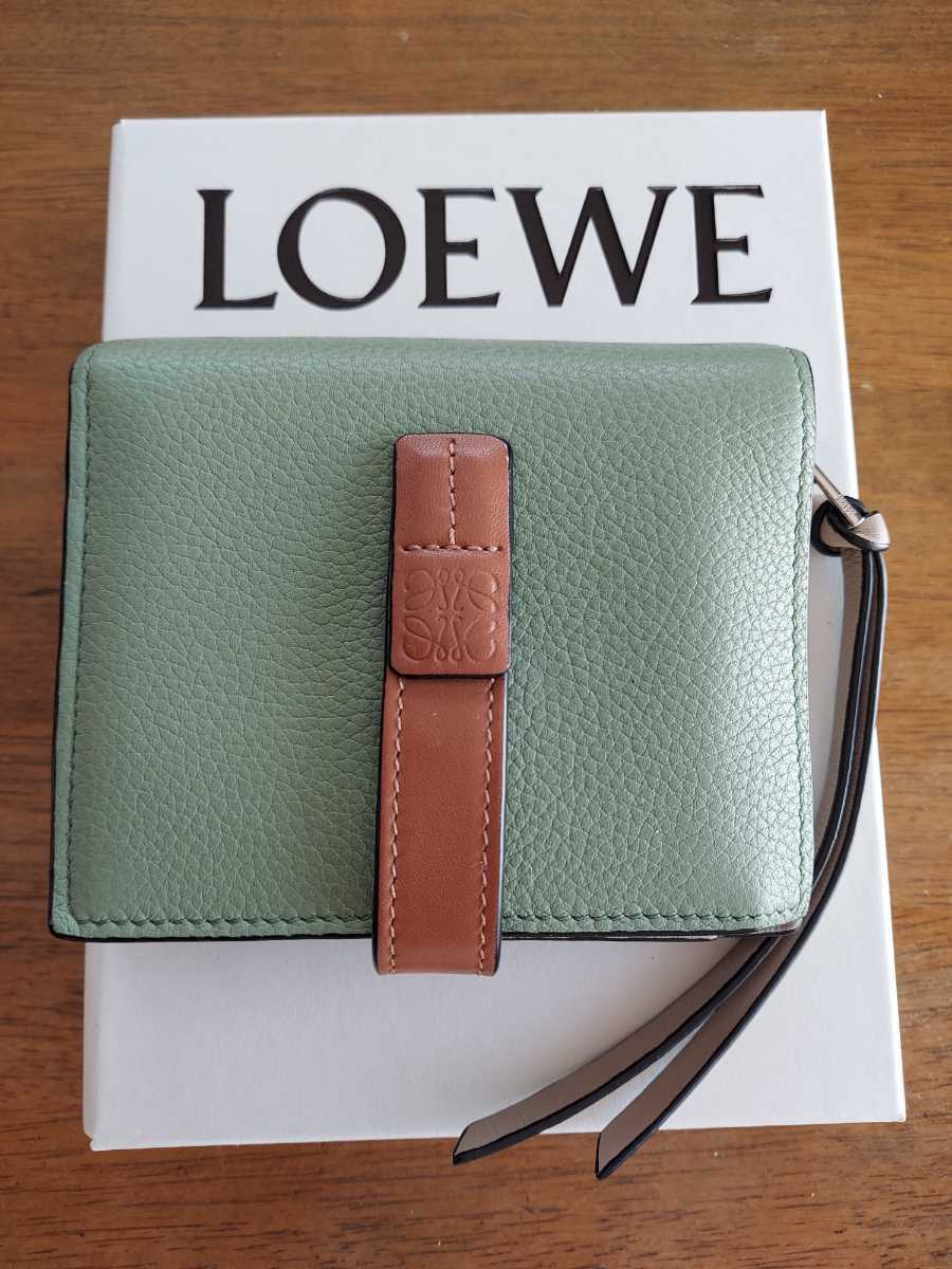 免税品 LOEWE ロエベ コンパクトジップウォレット二つ折財布ローズ