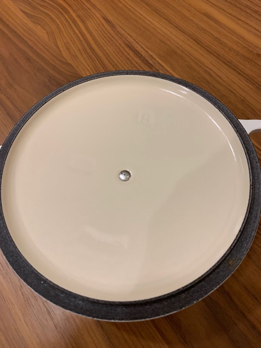 ル・クルーゼ マルミット18cm ホワイト/コットン LE CREUSET ル・クルーゼ マルミット18cm ホワイト/コットン LE CREUSET