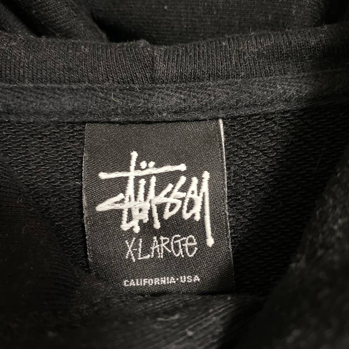 【人気デザイン】STUSSY ステューシー　パーカー　XLサイズ　ビッグロゴ　ワンポイントロゴ　両面プリント　ゆったり　ストリート　レア