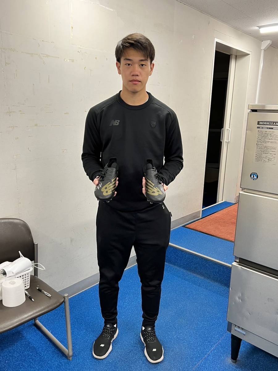 Yahoo!オークション - 俵積田 晃太(FC東京)サイン入りスパイク168 Yahoo!オークション - 俵積田 晃太(FC東京)サイン入りスパイク168