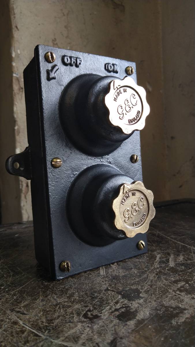 ビンテージ インダストリアル ロータリー スイッチ 2連 vintage industrial GEC rotary switch 2gang Made in England Circa 1950