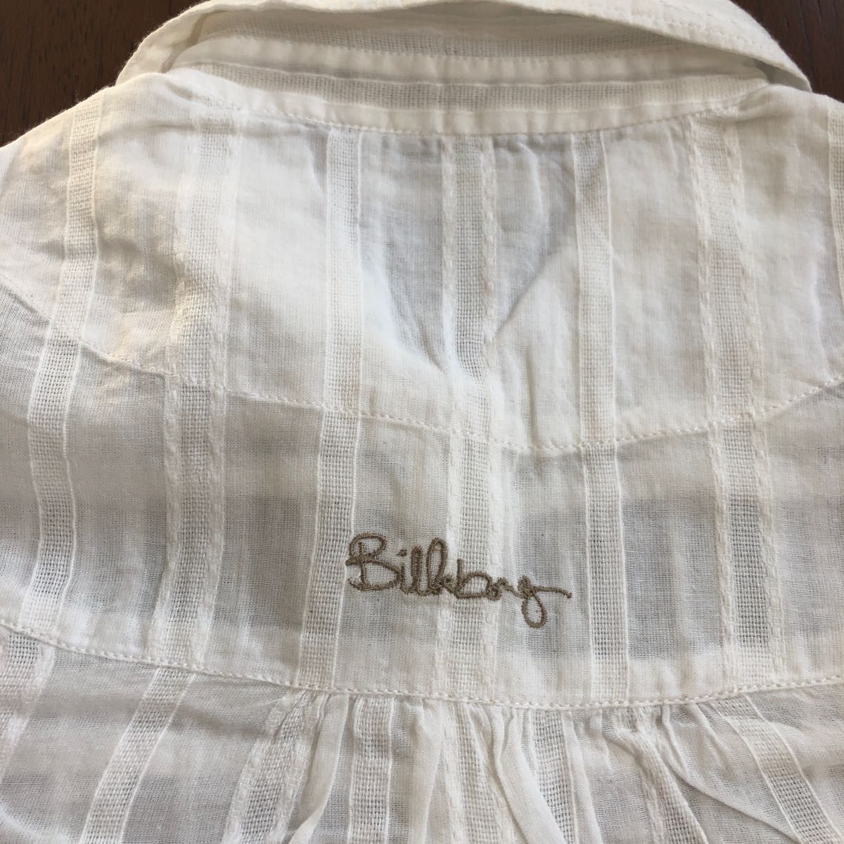 【新品未使用】海外購入　billabong ビラボン 可愛いデザイン半袖シャツ　白　M