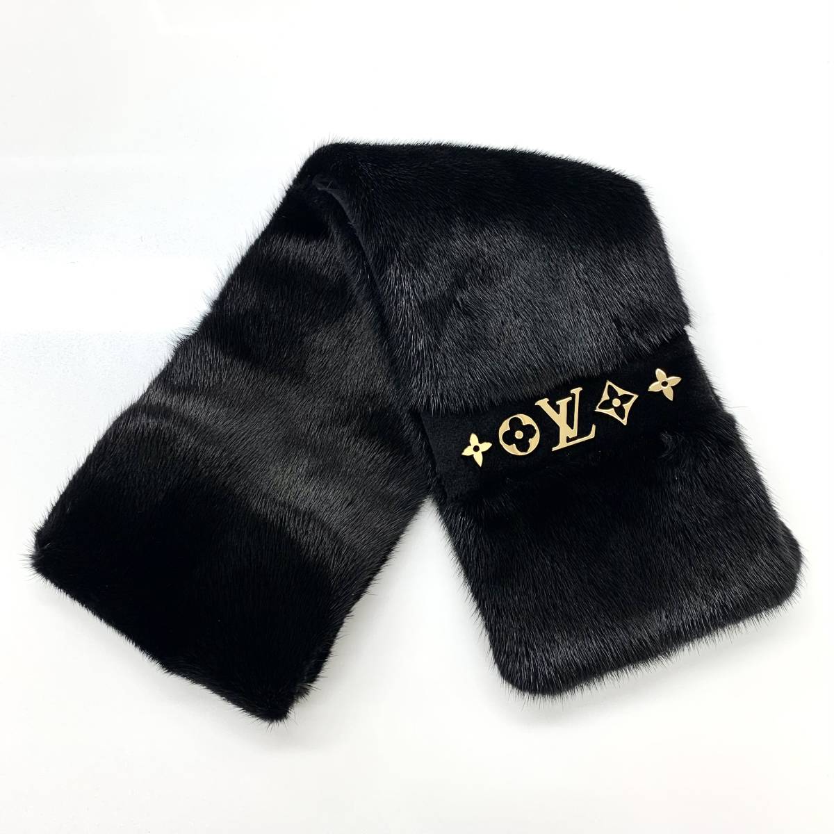 6015 Vuitton monogram Logo metal fittings mink muffler black 