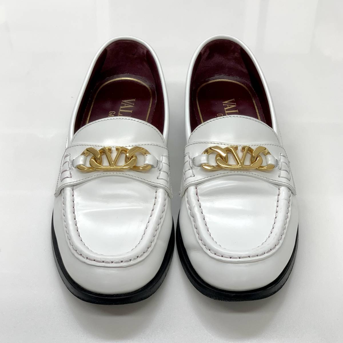 6131 ヴァレンティノ レザー V金具 ローファー ホワイト | www.dacute.com