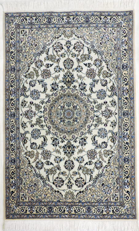 ペルシャ絨毯 カーペット 高品質ウール 手織り 高級 ペルシャ絨毯の本場 イラン ナイン産 中型サイズ 151cm×101cm 本物保証 直輸入 1
