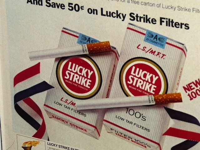 1984年 USA 洋書雑誌広告 額装品 Lucky Strike ラッキーストライク (A4size) / 検索用 開高健 店舗 ガレージ 看板 ディスプレイ 装飾_画像4