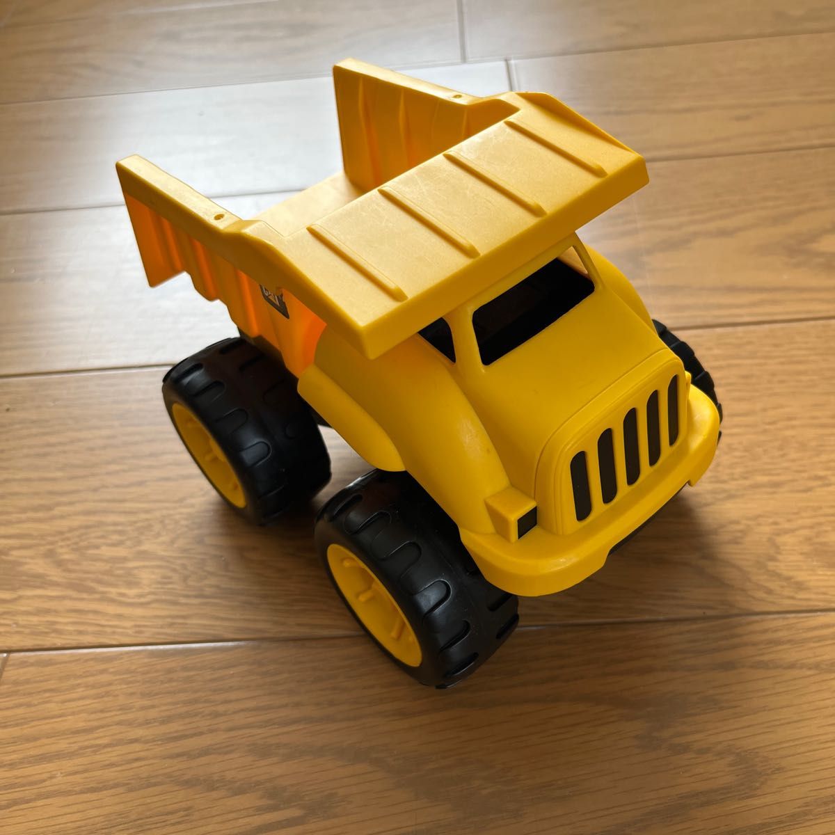 セール！ダンプトラック　CAT Dump Truck