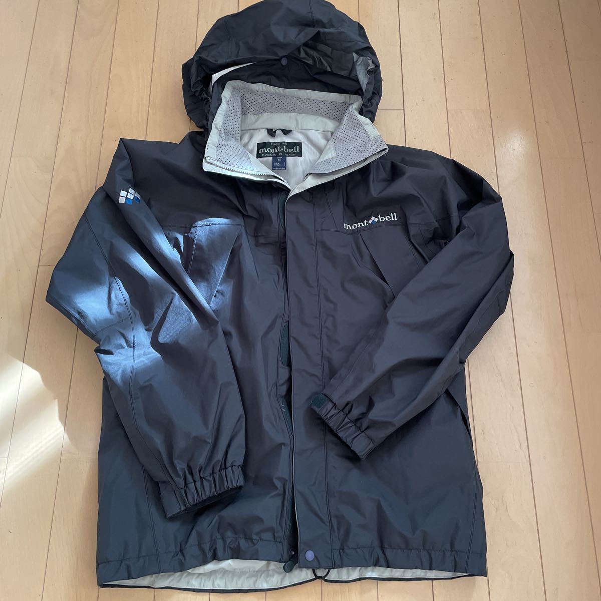 2022人気特価 モンベル mont-bell GORE-TEX マウンテンパーカー M