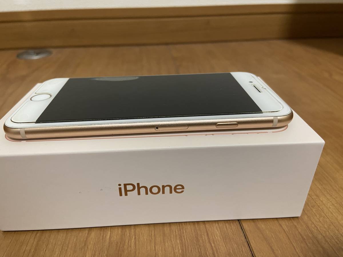 超美品 SIMフリー iPhone8 64GB ゴールド 利用制限 au 未使用付属品